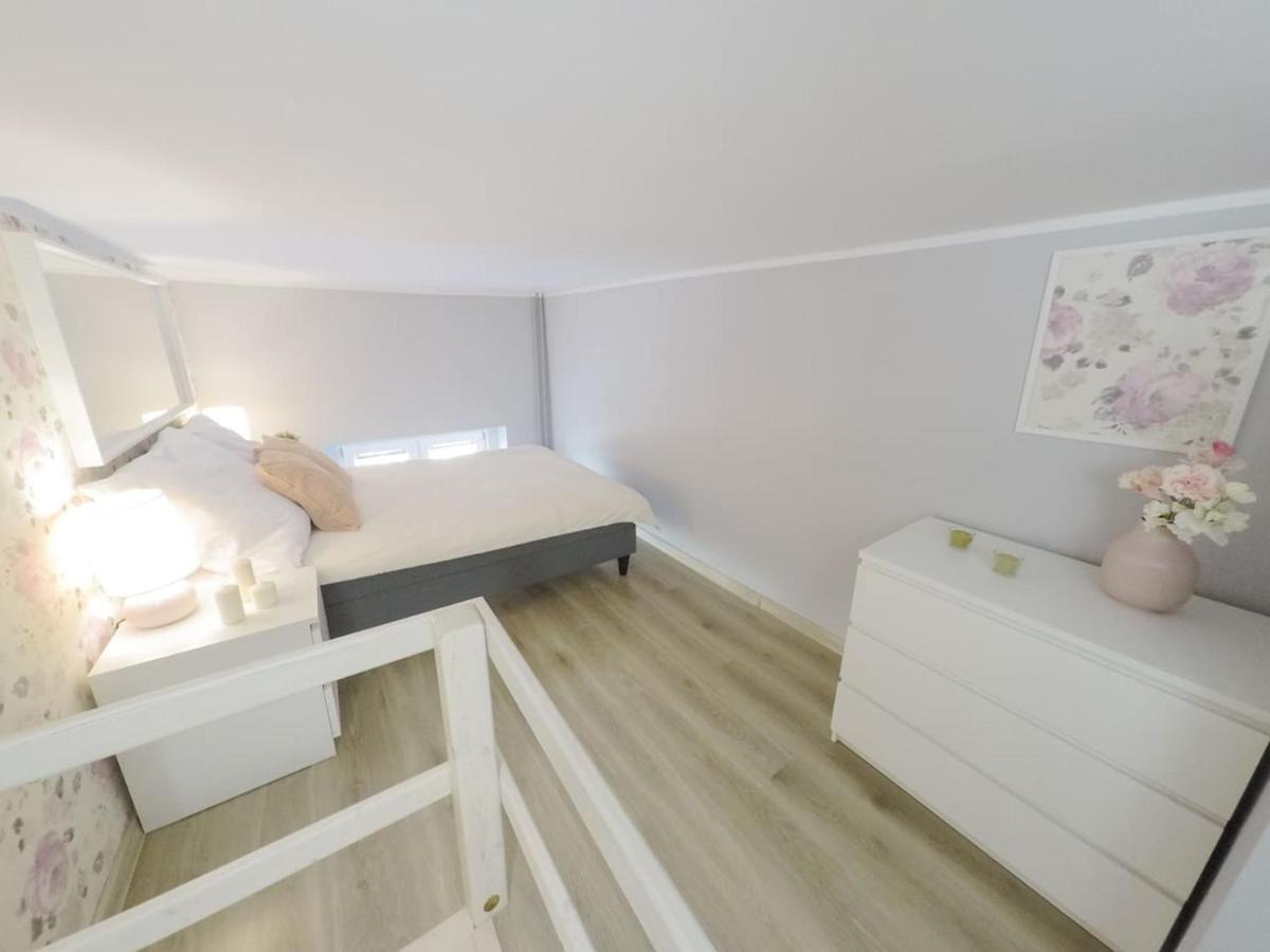 Rynek 20/21 -Cosy New Apartment On The Market Square - 4 Bedrooms - 8 People Вроцлав Екстер'єр фото