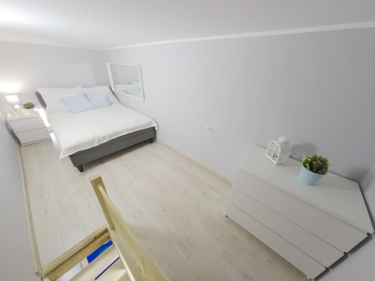 Rynek 20/21 -Cosy New Apartment On The Market Square - 4 Bedrooms - 8 People Вроцлав Екстер'єр фото